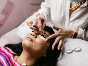 How to Start an Eyelash Extension Business