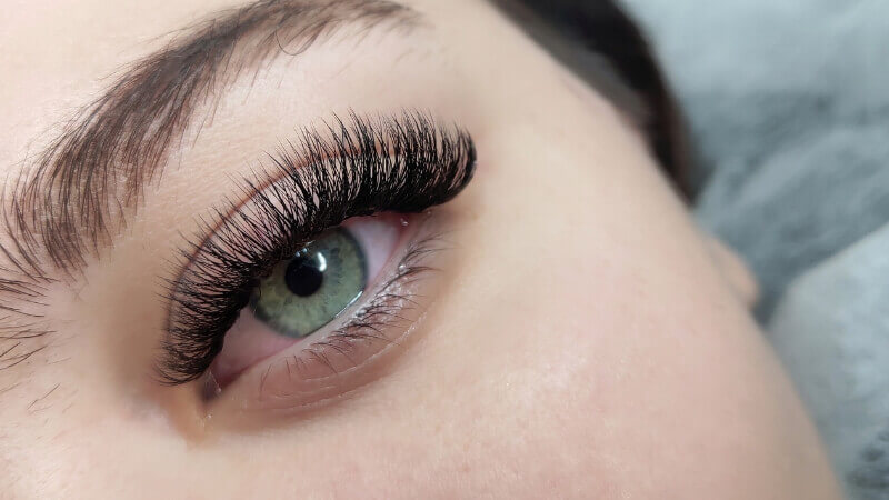 How to Do Lash Extensions For Beginners